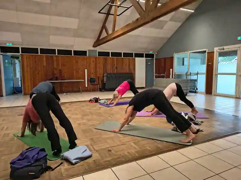 Salle de cours collectifs de yoga, maison de quartier du Lévy