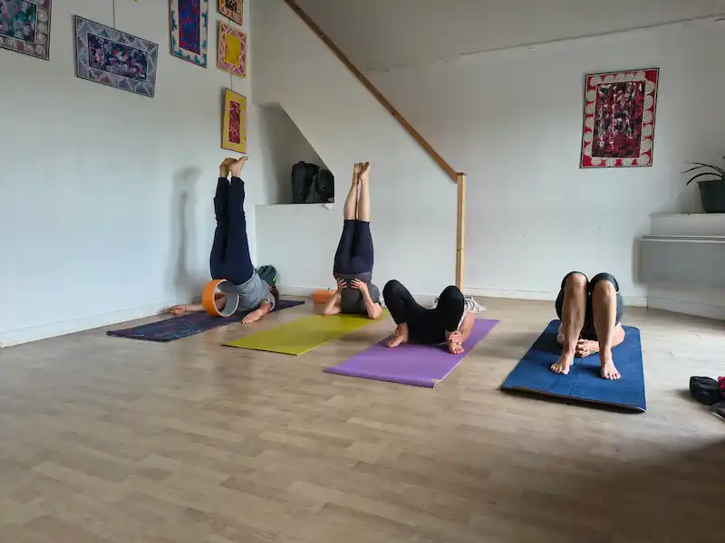 Salle de yoga dans un atelier d'artistes, quartier La Ville Besnard à Paramé