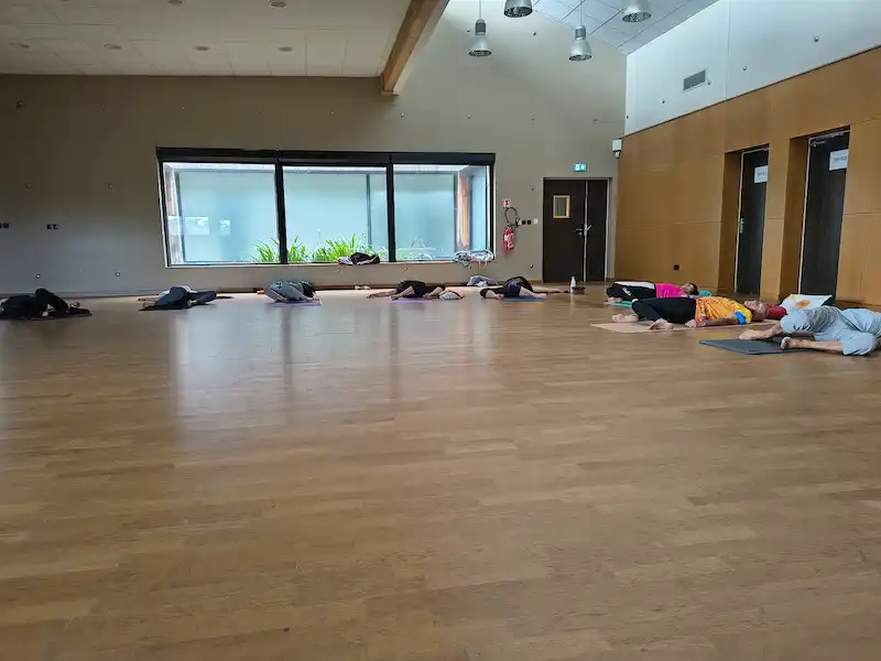 Salle de cours collectifs de yoga, maison de quartier de Rothéneuf
